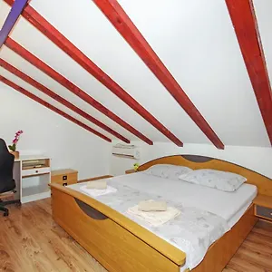 https://apartment-house-21000.splithotels.org